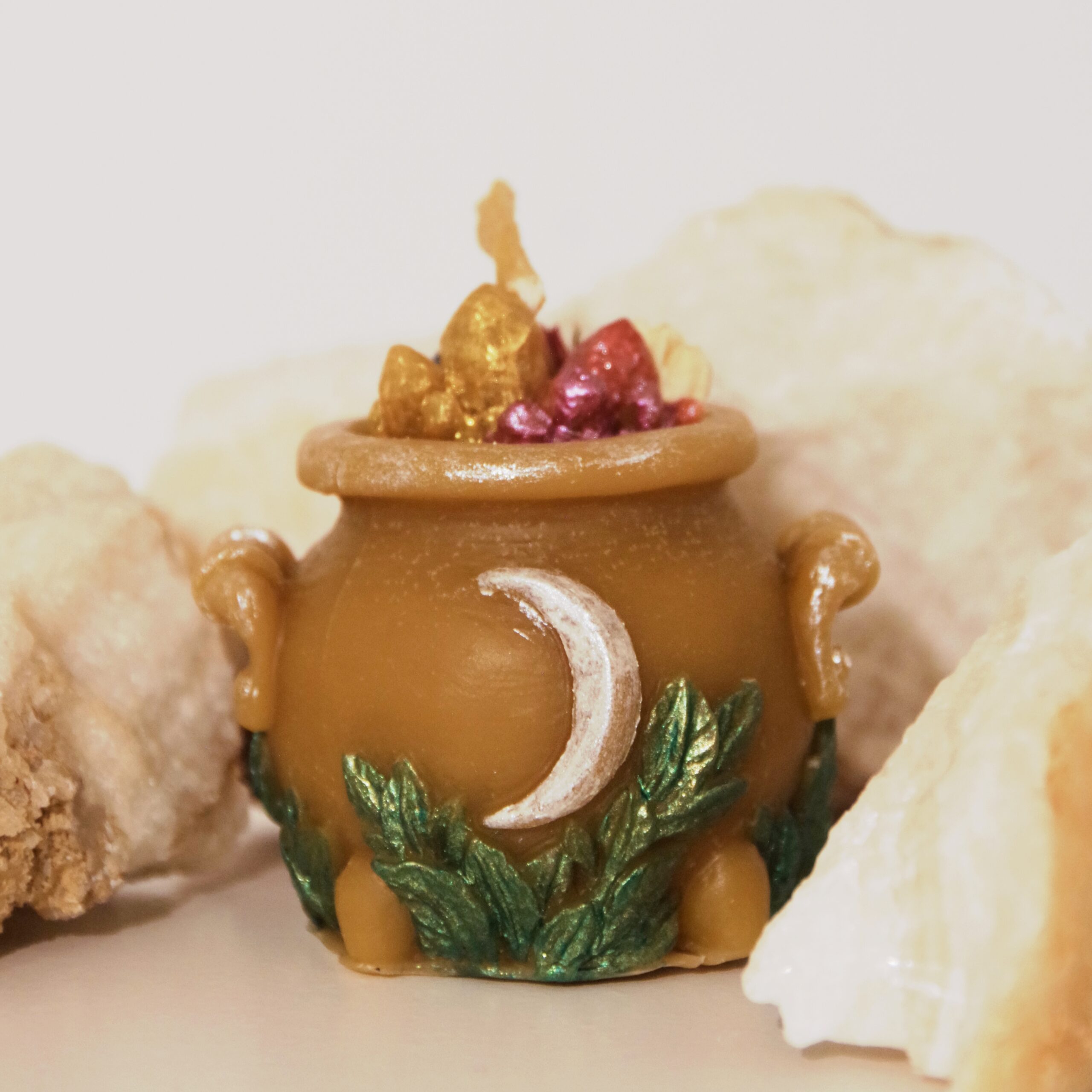 Kociołek w Naturalnym Kolorze Wosku – Szczęście i Błogosławieństwo