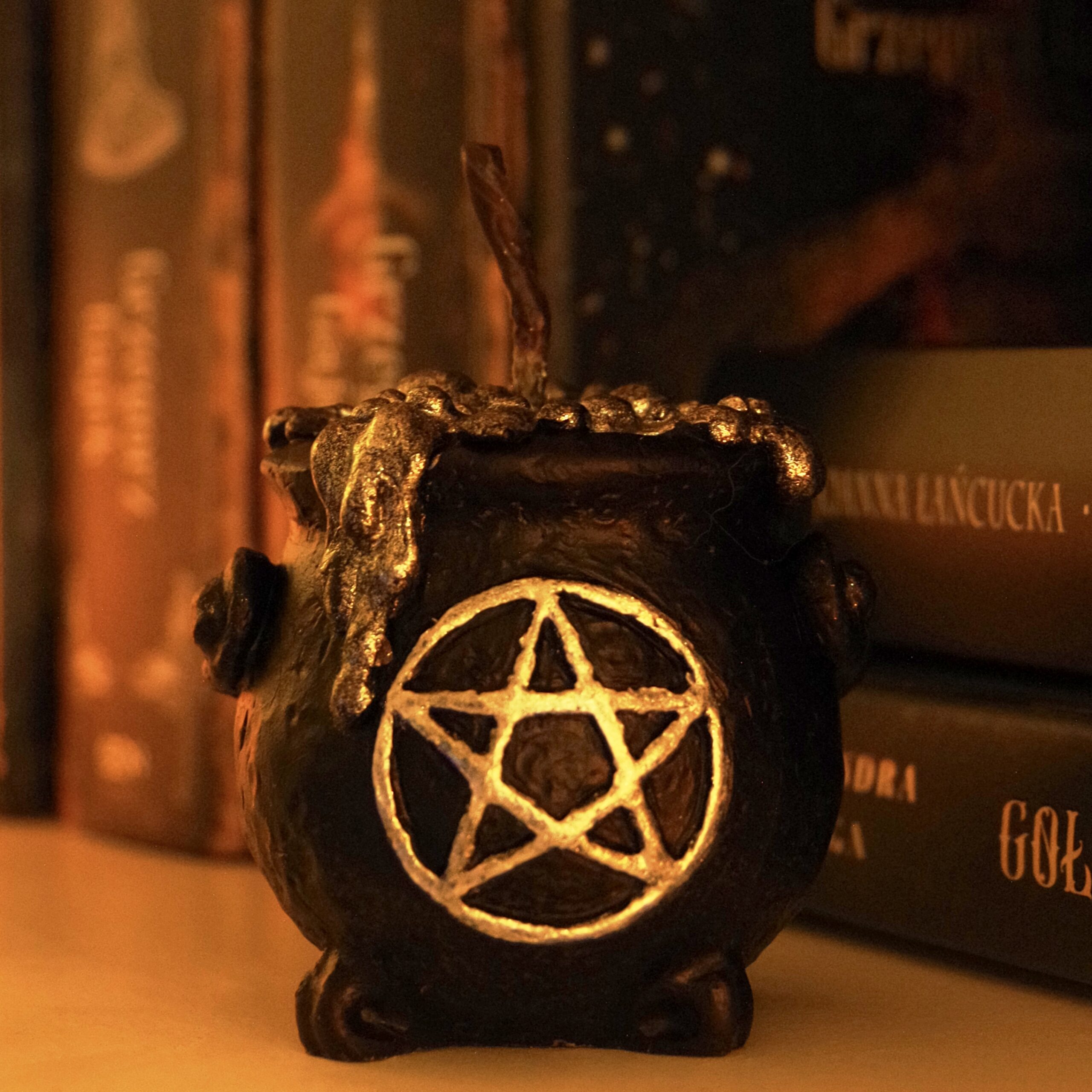 Czarny Kociołek Ochronny z Pentagramem - obrazek 2